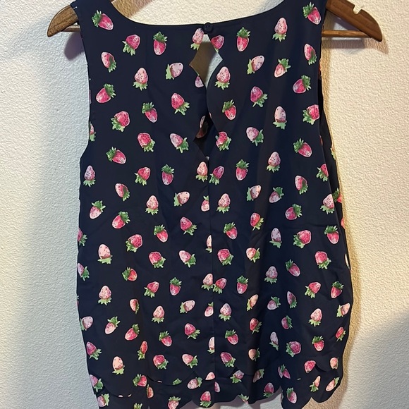 Maison Jules Dark Blue Strawberry Scalloped Sleeveless Blouse - Picture 2 of 4